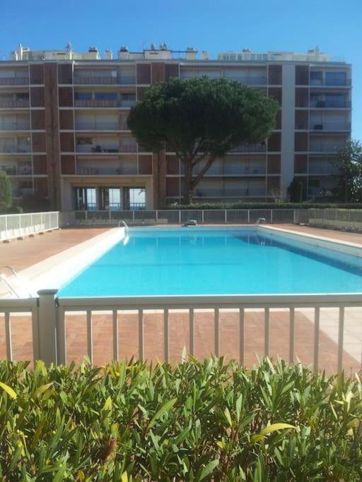 T4 FRONT DE MER ,PISCINE 25 metres ,WIFI,6à8 PERSONNES,parking,GARAGE - Appartement 2 Chambres - 40
