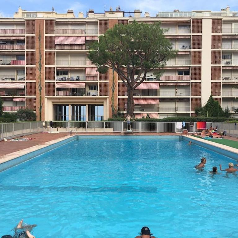 T4 FRONT DE MER ,PISCINE 25 metres ,WIFI,6à8 PERSONNES,parking,GARAGE - Appartement 2 Chambres - 5