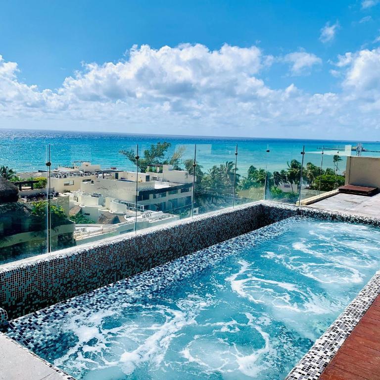 1 block from beach 2BR pool ocean view - Apartment - 2