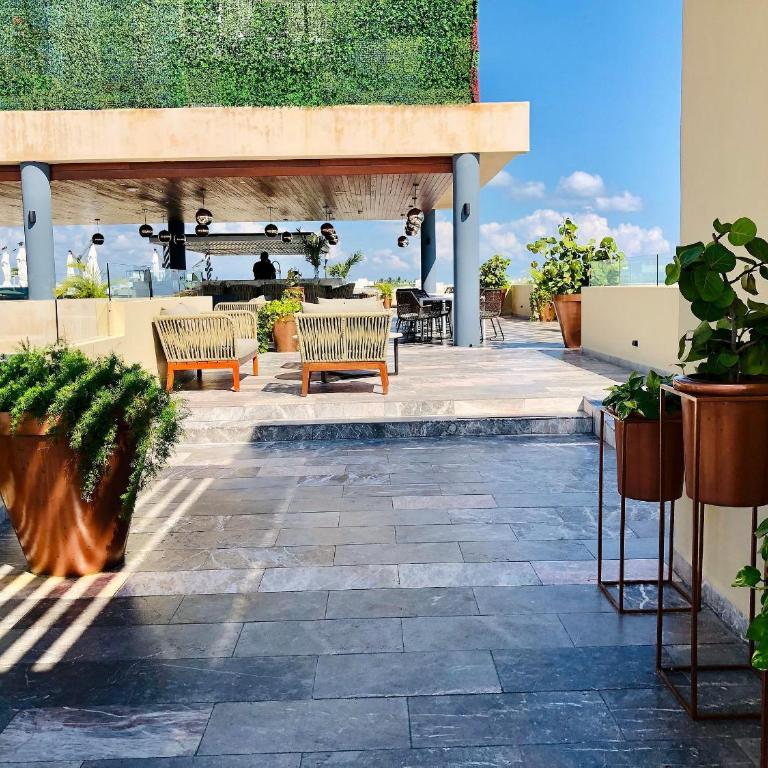 1 block from beach 2BR pool ocean view - Apartment - 19