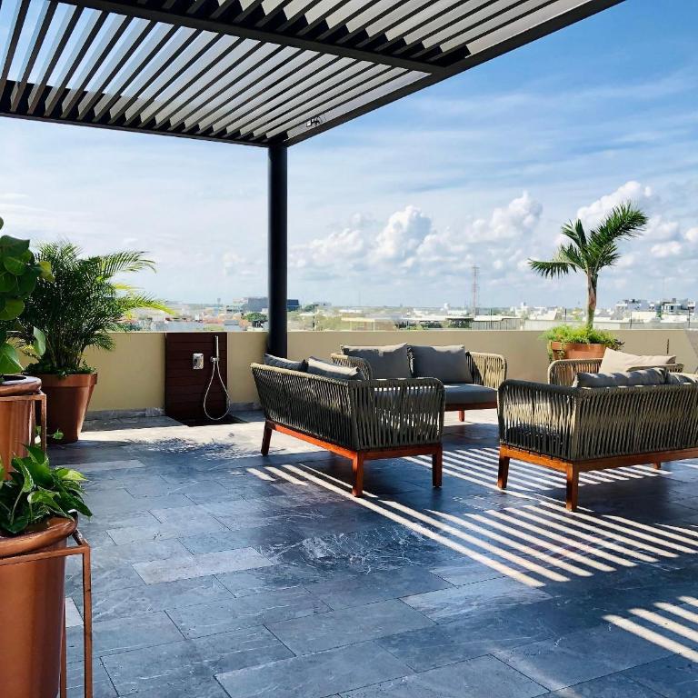 1 block from beach 2BR pool ocean view - Apartment - 24