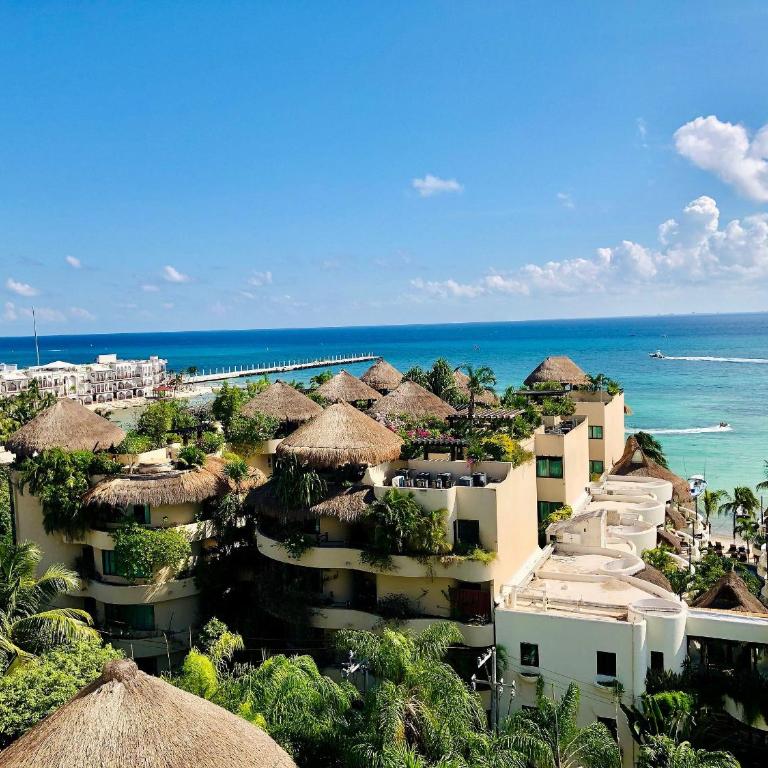 1 block from beach 2BR pool ocean view - Apartment - 25