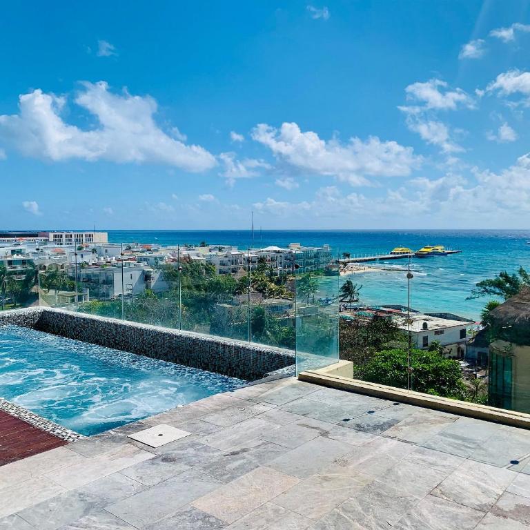 1 block from beach 2BR pool ocean view - Apartment - 28