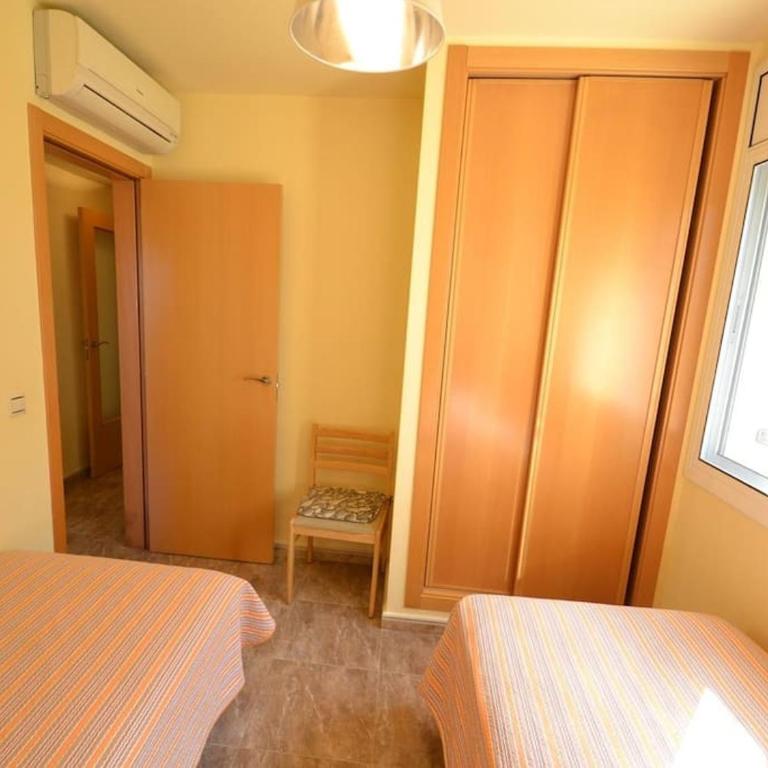 Blaumar - Three-Bedroom House - 4