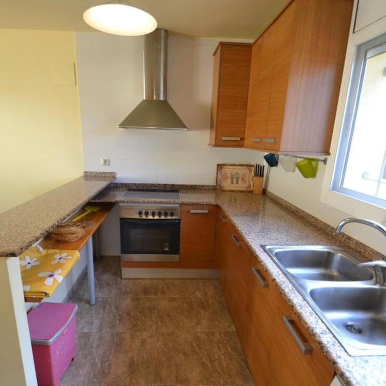 Blaumar - Three-Bedroom House - 8