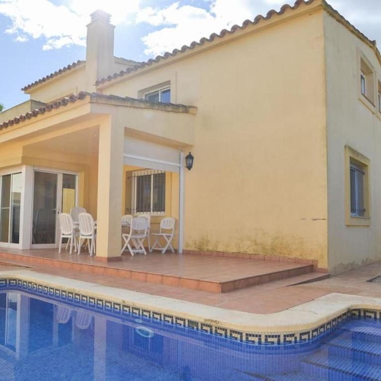 Blaumar - Three-Bedroom House - 10
