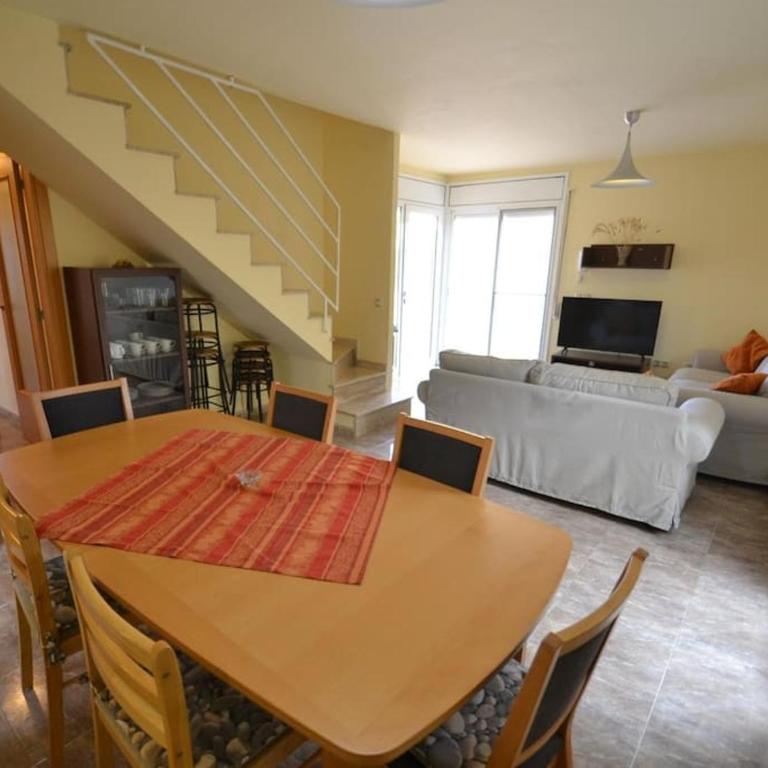 Blaumar - Three-Bedroom House - 12