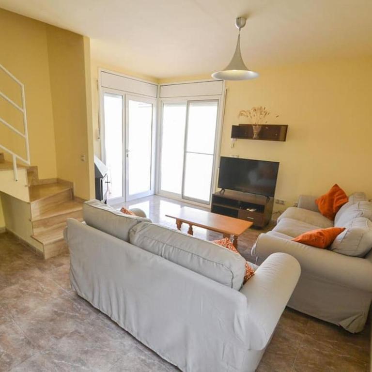 Blaumar - Three-Bedroom House - 26
