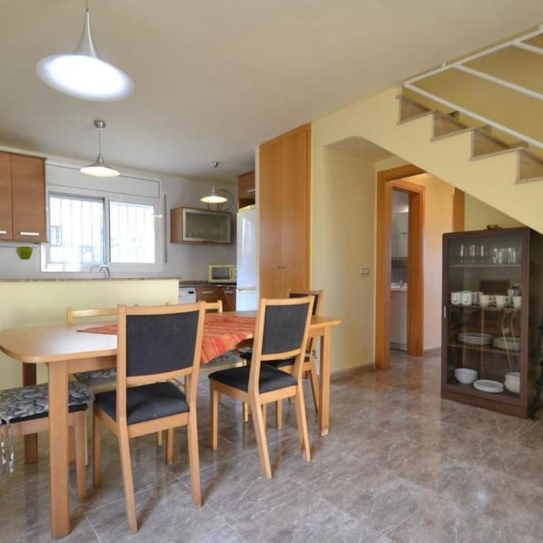 Blaumar - Three-Bedroom House - 31