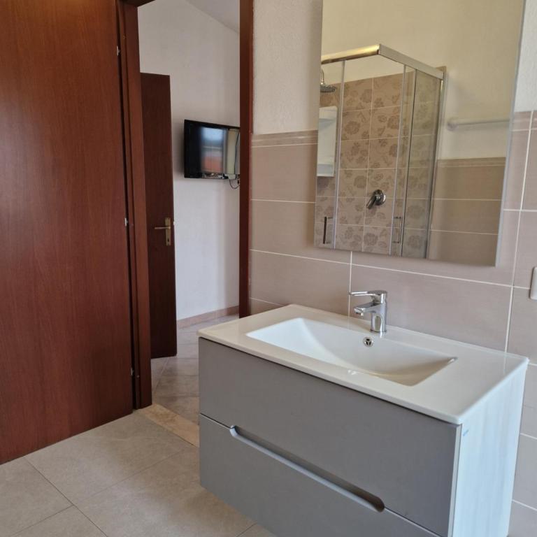 Affittacamere Sofy - Camera Matrimoniale con Bagno Privato - 8