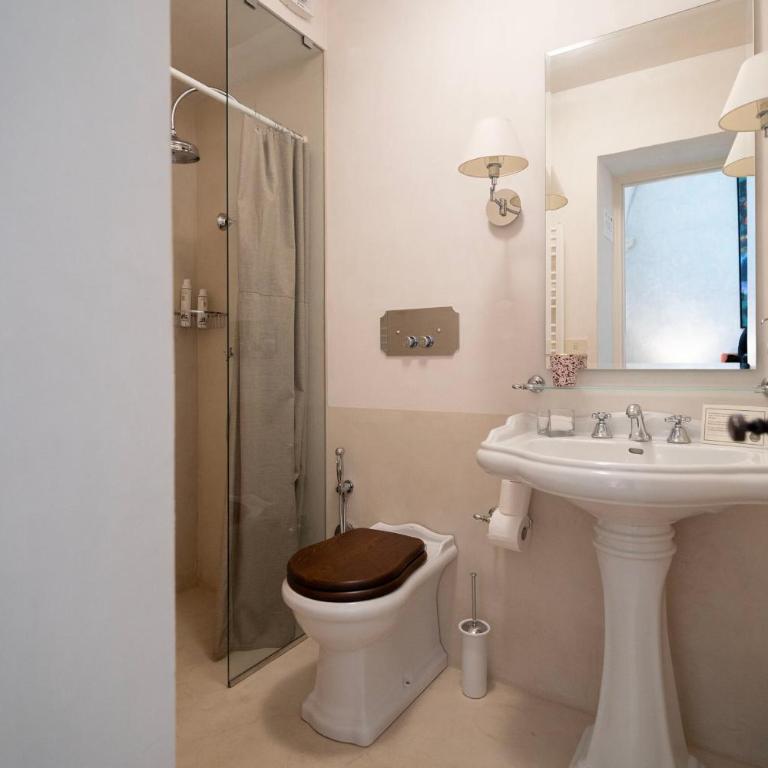 Palazzo Muci - Camera Matrimoniale con Bagno Privato - 3
