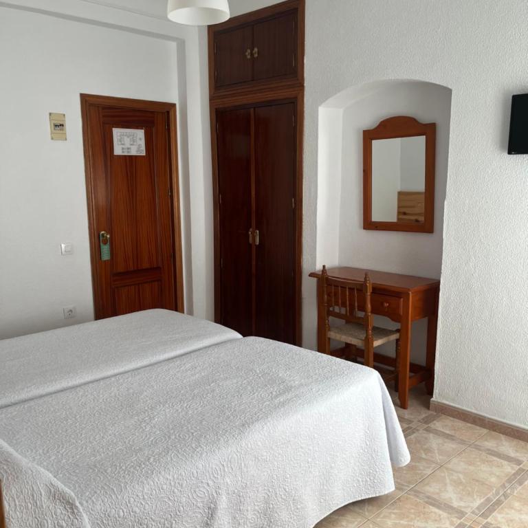 Hostal Barbate - Habitación Doble - 2 camas - 4
