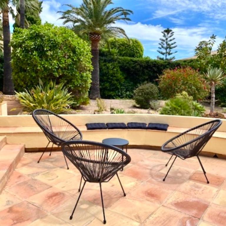 Villa de estilo español con jardín y piscina - Villa - 52