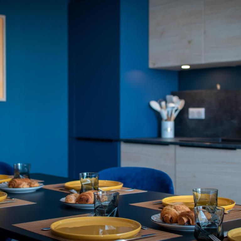 Luxury Mind Vue Exceptionnelle Pied dans l'eau Parkings privés 2 places Climatisation Hyper centre logement d'exception - Apartment mit 3 Schlafzimmern - 10