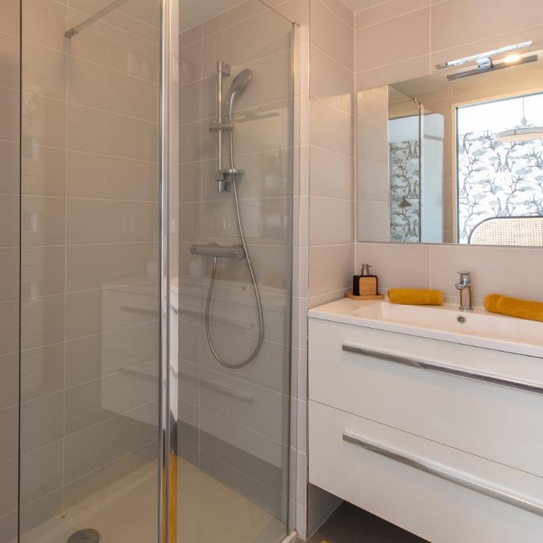 Luxury Mind Vue Exceptionnelle Pied dans l'eau Parkings privés 2 places Climatisation Hyper centre logement d'exception - Apartment mit 3 Schlafzimmern - 46