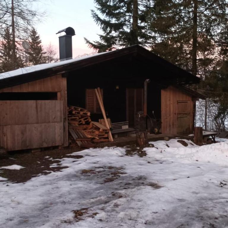 Kleine gemütliche Holzhütte ALLEINLAGE - WLAN bis 5 Personen - Haus mit 2 Schlafzimmern - 2