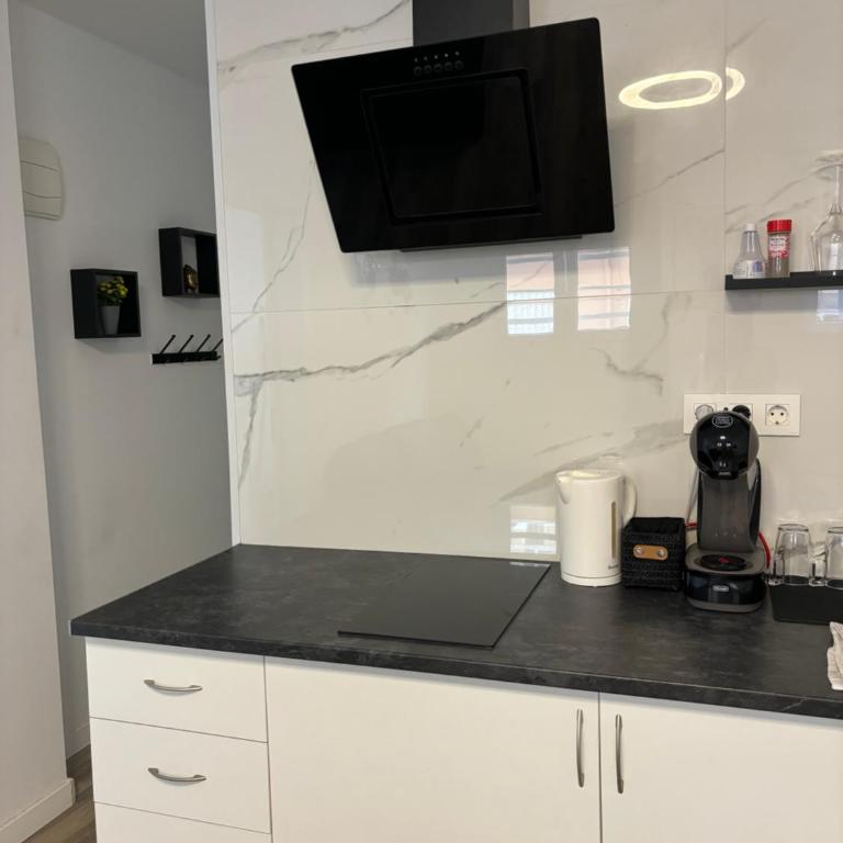 Apartamento blanco y negro en el centro - Apartamento de 1 dormitorio - 9