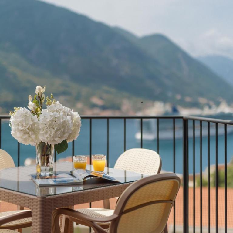 Gorgeous Apartment with Stunning Views - One-Bedroom Apartment - 2