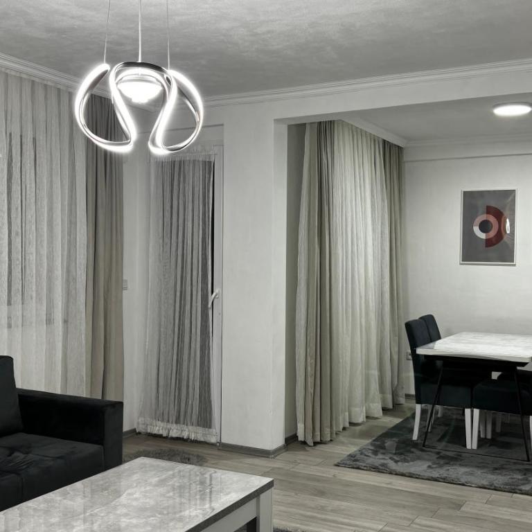 Apartmani MB Sarajevo - Deluks Apartman sa 2 Spavaće Sobe i Balkonom - 13