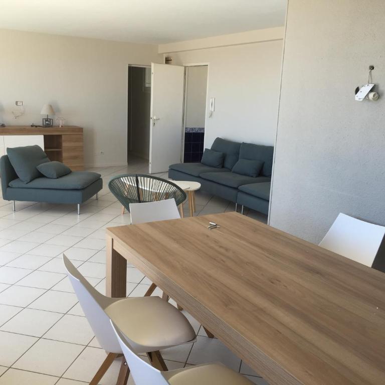 Front de mer 100m2 Vue magnifique, balcon, jardin, garage - Three-Bedroom Apartment - 13