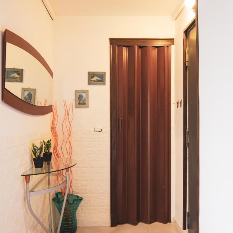 Metropolitan Station Room Lift - One-Bedroom House - 12