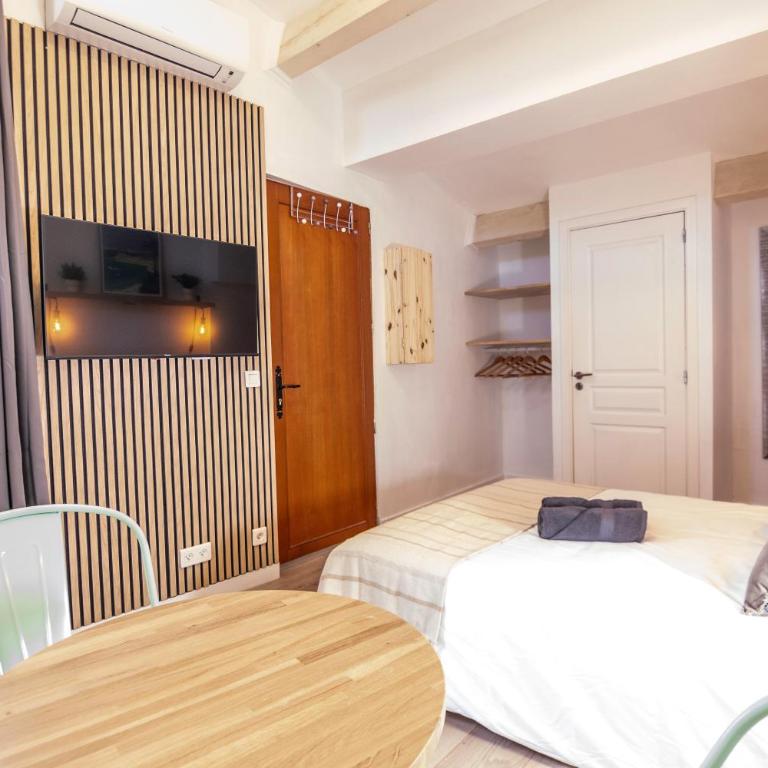 Parking inclus Vieil Antibes 200m mer Climatise Studio 2 personnes - Apartment mit 1 Schlafzimmer - 2