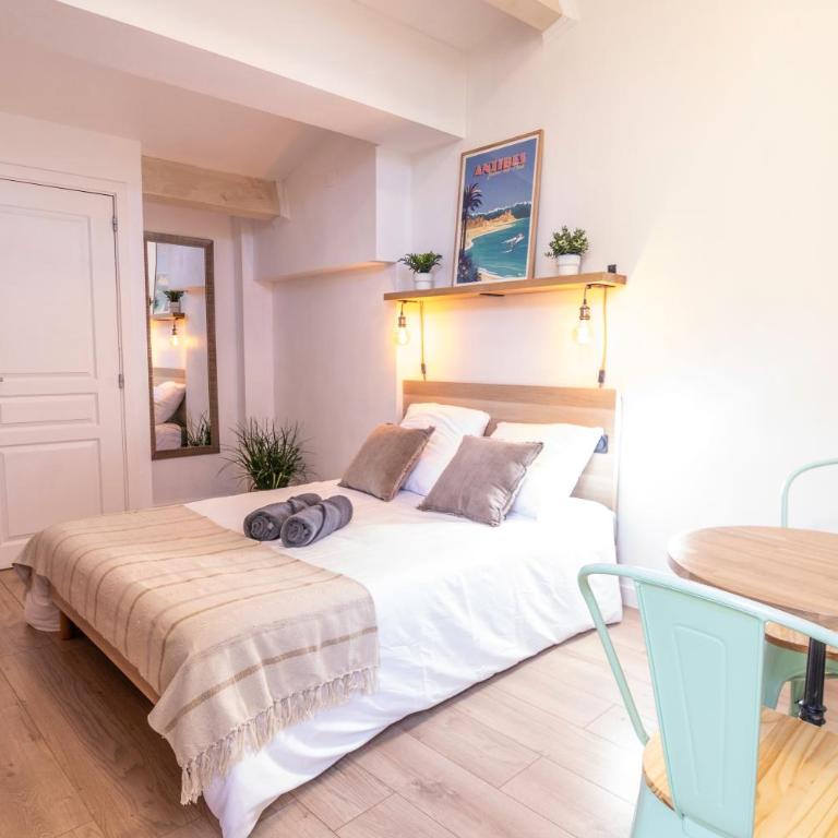 Parking inclus Vieil Antibes 200m mer Climatise Studio 2 personnes - Apartment mit 1 Schlafzimmer - 3