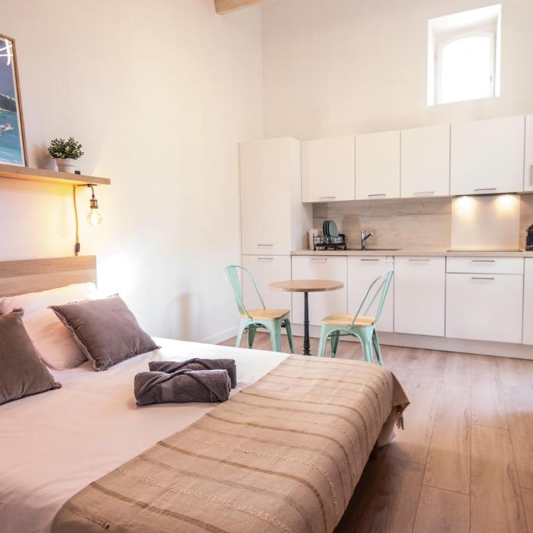 Parking inclus Vieil Antibes 200m mer Climatise Studio 2 personnes - Apartment mit 1 Schlafzimmer - 1
