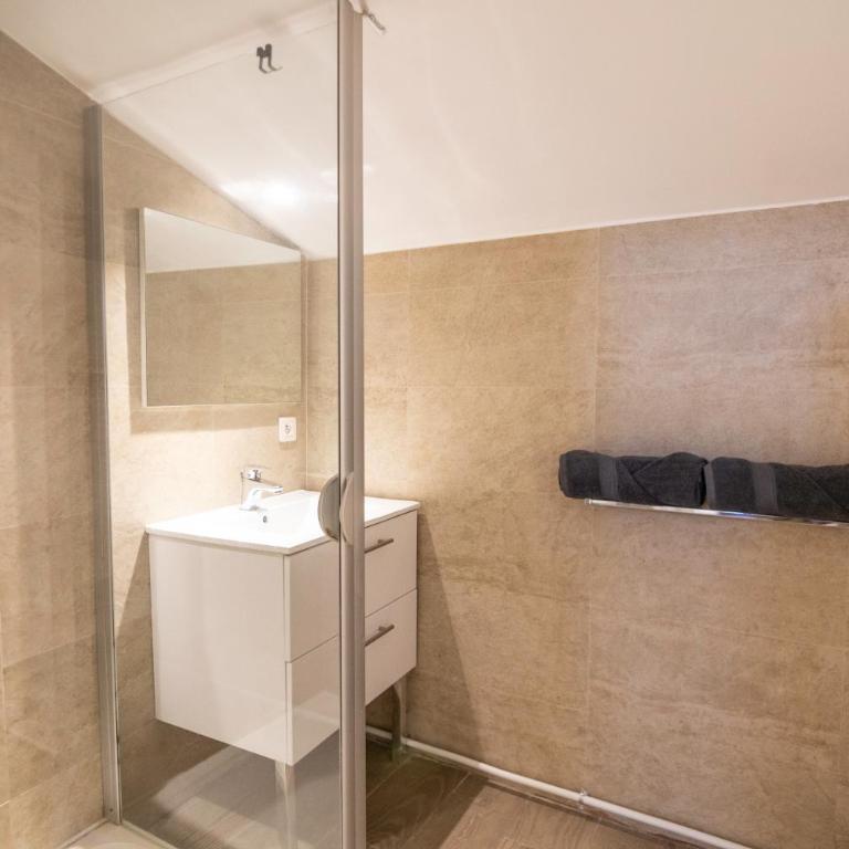 Parking inclus Vieil Antibes 200m mer Climatise Studio 2 personnes - Apartment mit 1 Schlafzimmer - 7