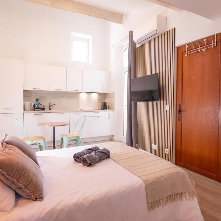 Parking inclus Vieil Antibes 200m mer Climatise Studio 2 personnes - Apartment mit 1 Schlafzimmer - 4