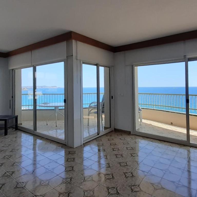 Espectacular apartamento sobre el mar con parking - Apartamento de 2 dormitorios - 2
