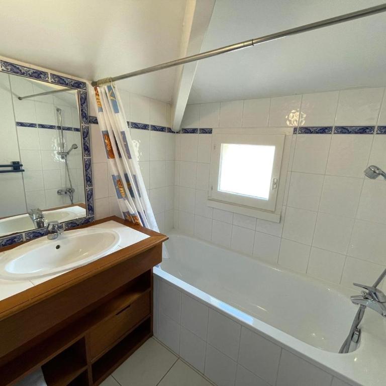 Maison chaleureuse avec piscine collective, près de la forêt, WiFi, parking privé - FR-1-323-441 - Maison de Vacances - 7