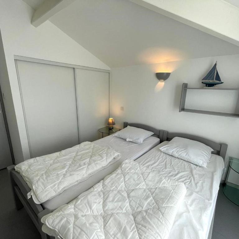 Maison chaleureuse avec piscine collective, près de la forêt, WiFi, parking privé - FR-1-323-441 - Maison de Vacances - 12