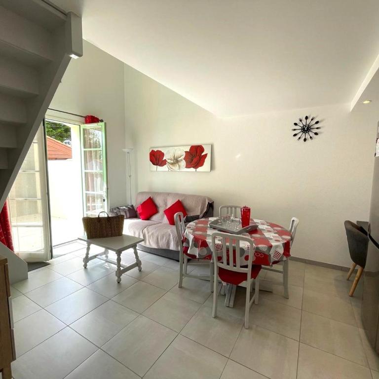 Maison chaleureuse avec piscine collective, près de la forêt, WiFi, parking privé - FR-1-323-441 - Maison de Vacances - 20