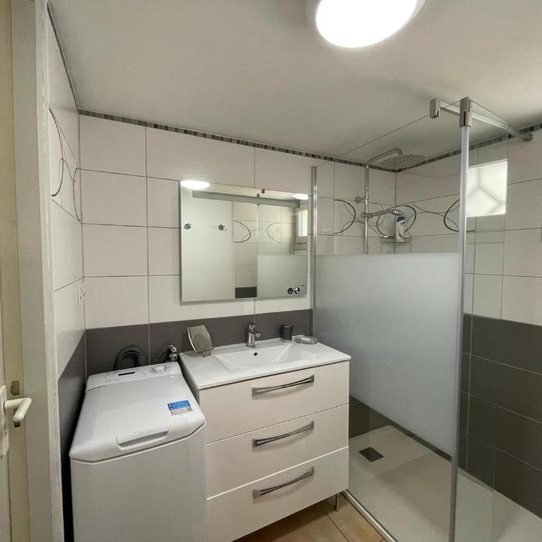 Maison de vacances avec piscine, terrasse et coin détente en forêt, proche plage! - FR-1-323-486 - Maison de Vacances - 15