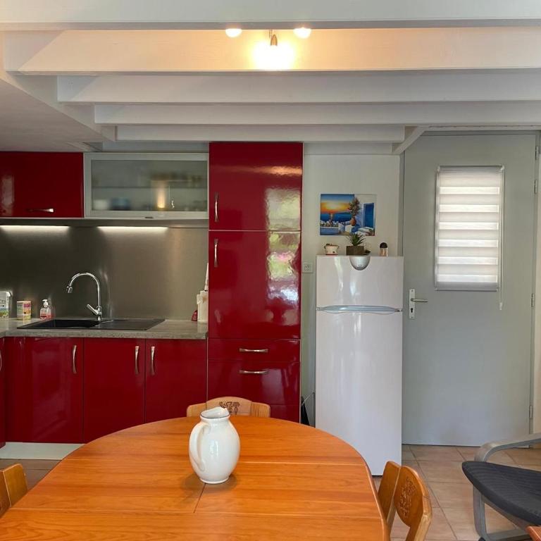 Maison de vacances avec piscine, terrasse et coin détente en forêt, proche plage! - FR-1-323-486 - Maison de Vacances - 16