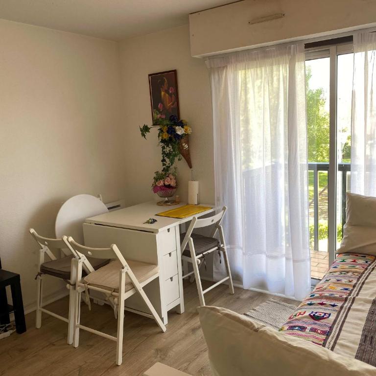 Appartement 2 pièces avec balcon et parking proche plage - FR-1-712-81 - Maison de Vacances - 1