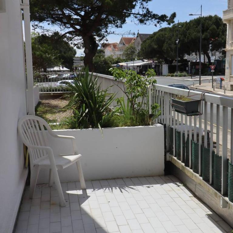 Appartement T2 à Royan - Plage de Pontaillac - 2 adultes/2 enfants, terrasses, parking, proche commerces - FR-1-738-32 - Apartment - 11