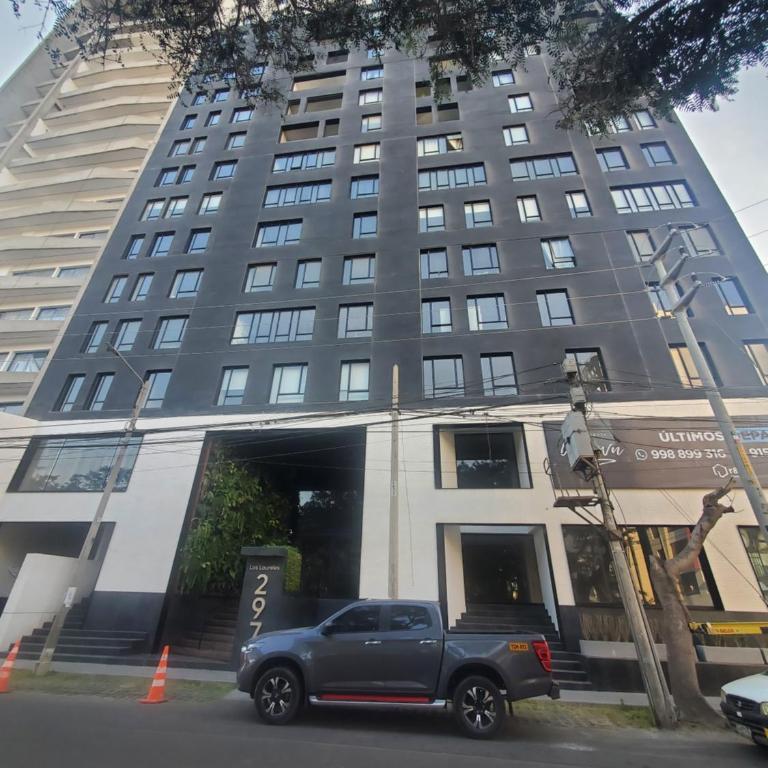 Apartamento Frente a Parque en Urb. California - Apartamento de 3 dormitorios - 22