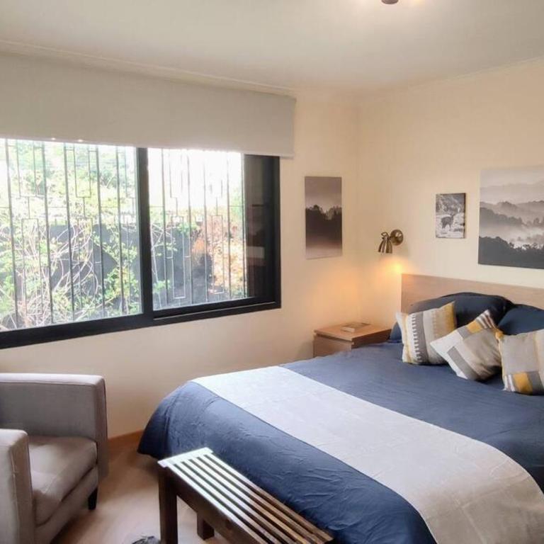 Casa para 6, al lado del metro, con Jacuzzi opcional - Three-Bedroom House - 1