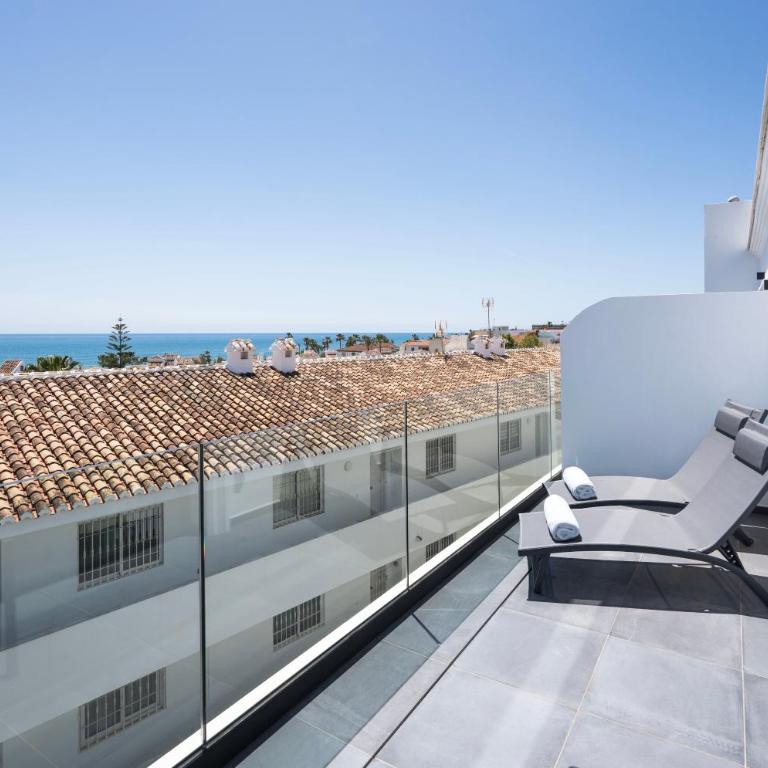 The Orange House Boutique Hotel and Upstairs Rooftop Bar Center of La Cala de Mijas 100m from the Beach - Habitación Doble Deluxe con balcón y vistas al mar - 20
