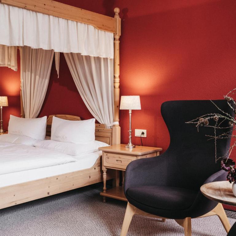Almwellness-Resort Tuffbad - Doppelzimmer mit Himmelbett - 4