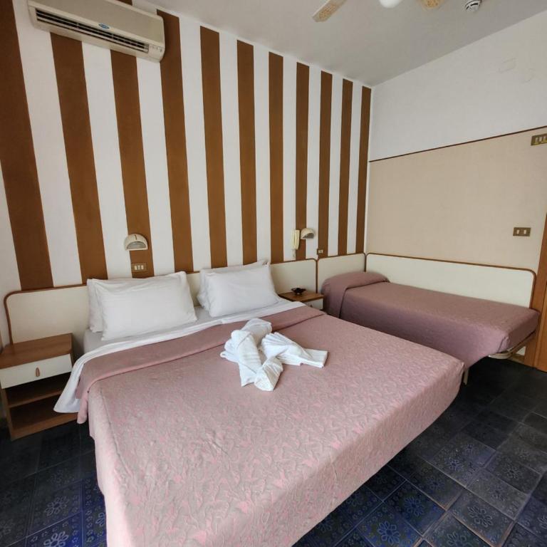 Hotel Clan Rimini - Camera Tripla Classic - 4