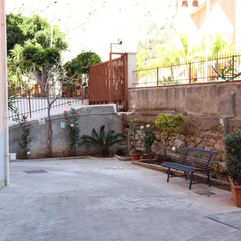 RineddaHouse Arenella - Vista Mare Panoramica a Palermo con Parcheggio privato - One-Bedroom Apartment - 40