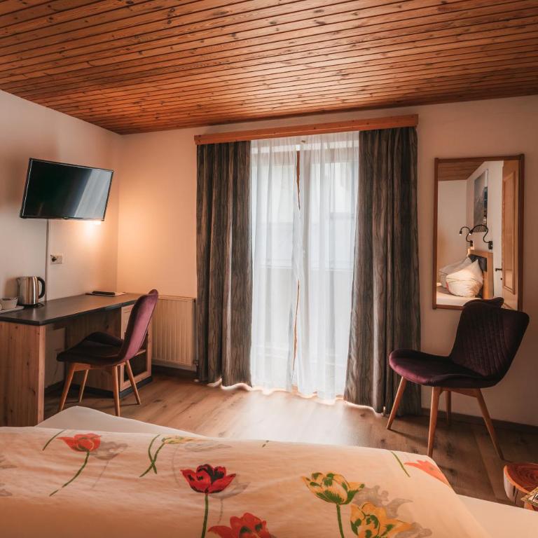 Haus Fusch - Doppelzimmer mit Balkon - 9