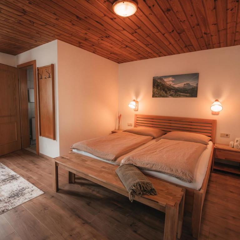 Haus Fusch - Doppelzimmer mit Balkon - 6