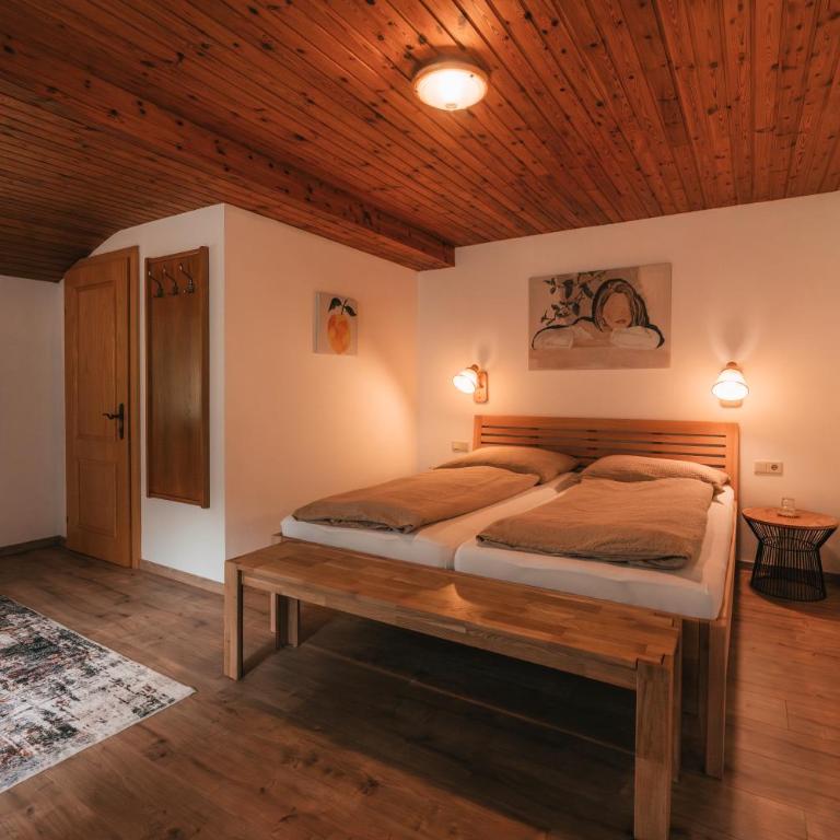 Haus Fusch - Doppelzimmer mit Balkon - 13