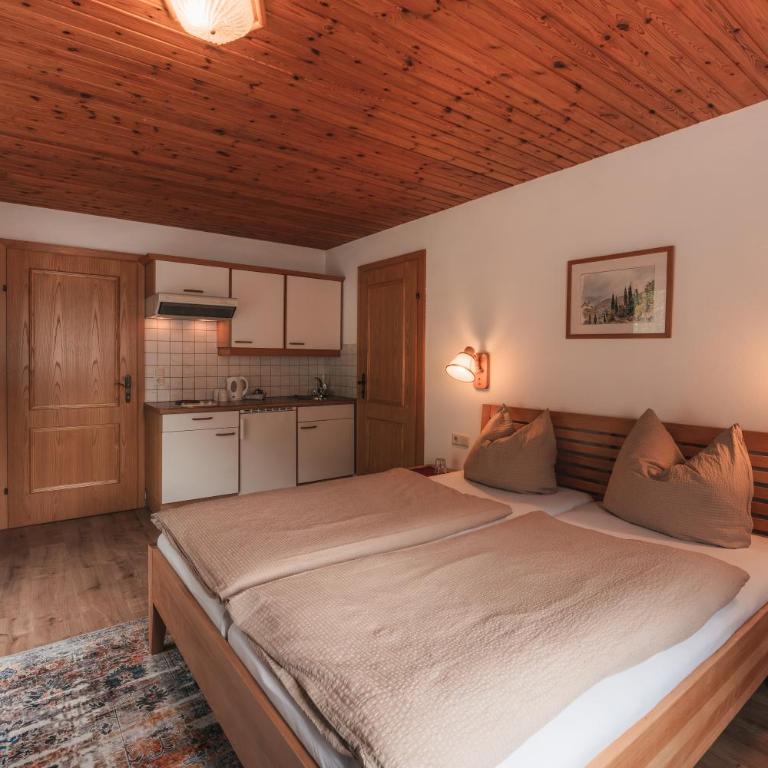 Haus Fusch - Doppelzimmer mit Balkon - 15