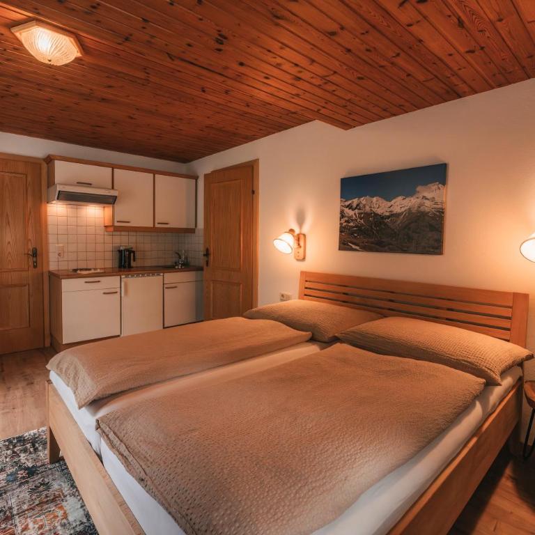 Haus Fusch - Doppelzimmer mit Balkon - 16