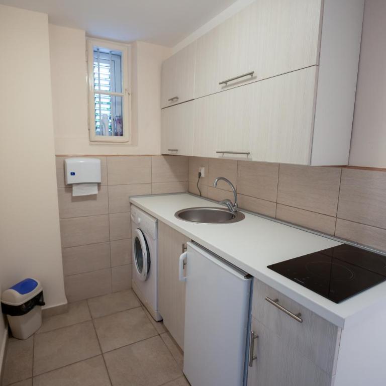 Apartmani Bijelic HN - Apartment with Garden View - 8